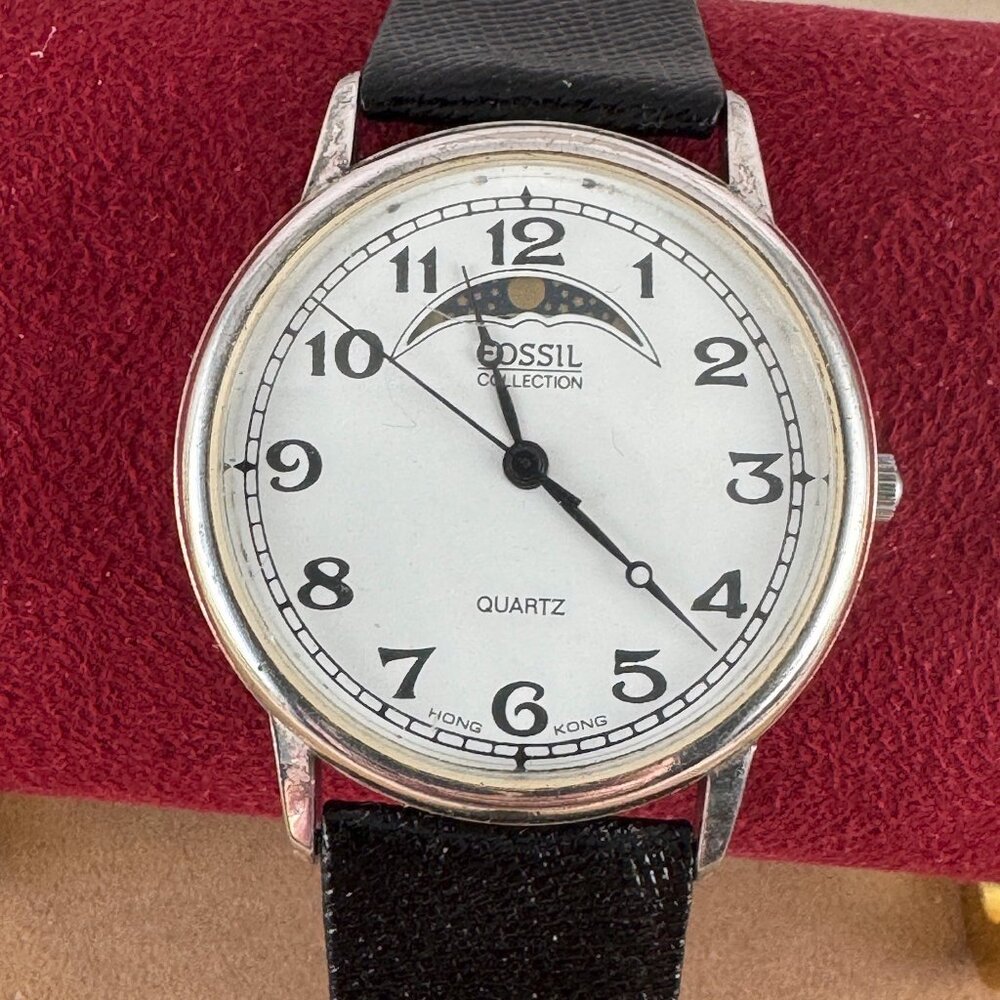 Vintage Fossil Club Collection Moon Phase Watch Silver Tone Bezel Black Strap